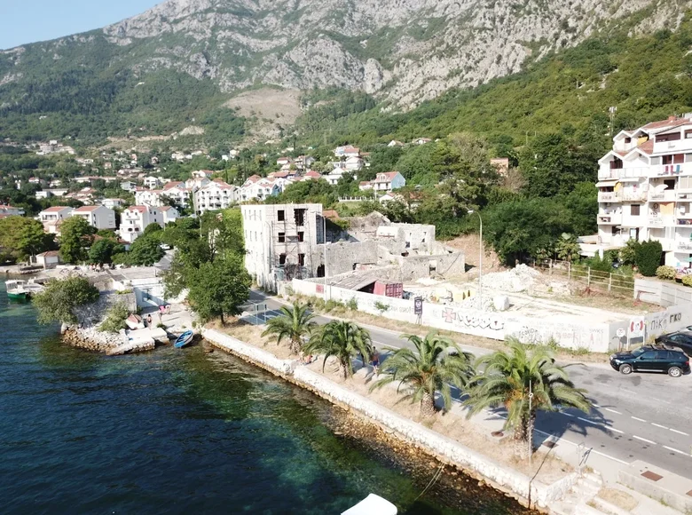 Grundstück 1 800 m² Risan, Montenegro