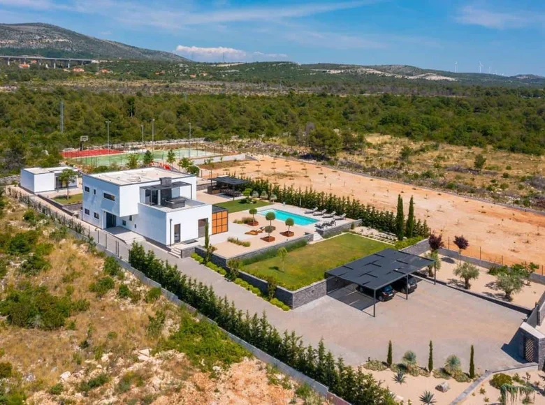 6 bedroom house 350 m² Grad Sibenik, Croatia