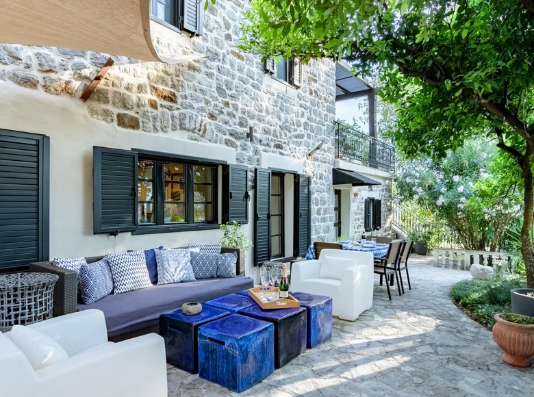 Villa 8 habitaciones 201 m² Tivat, Montenegro