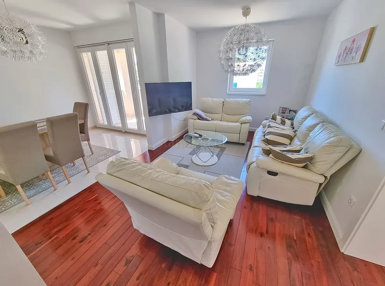 Mieszkanie 3 pokoi 91 m² Radici, Chorwacja