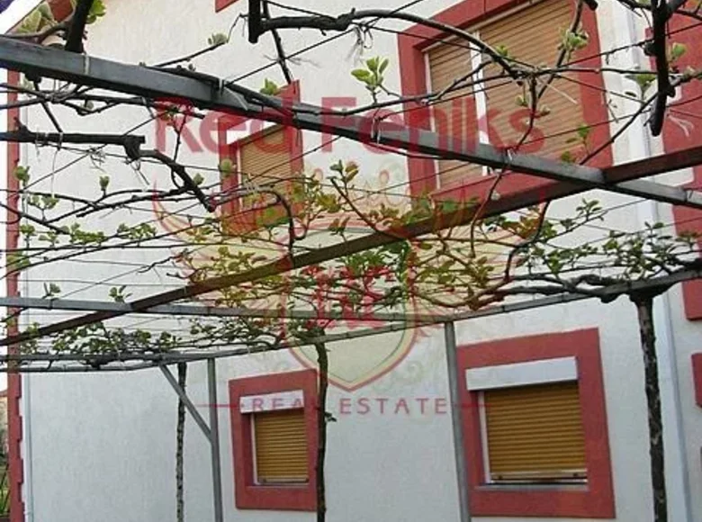 Дом 8 спален 270 м² Подгорица, Черногория