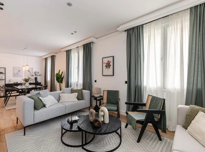 Mieszkanie 3 pokoi 185 m² Madryt, Hiszpania