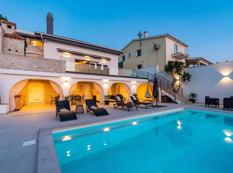 4 bedroom house 250 m² Croatia, Croatia