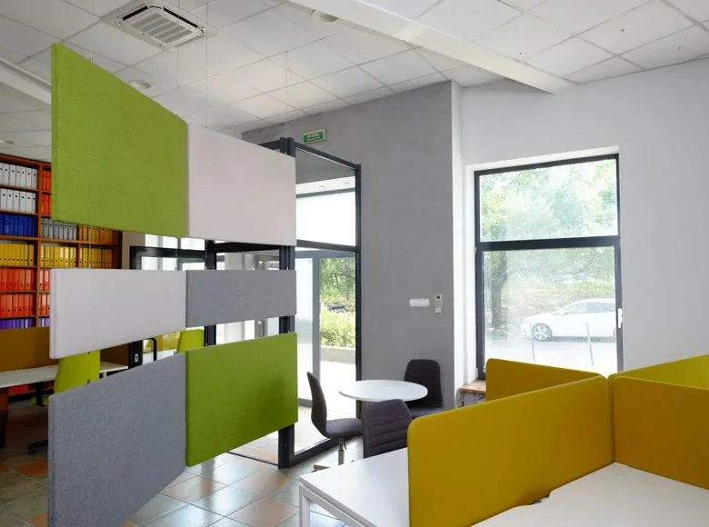 Коммерческое помещение 3 комнаты 107 м² в Варшаве, Польша