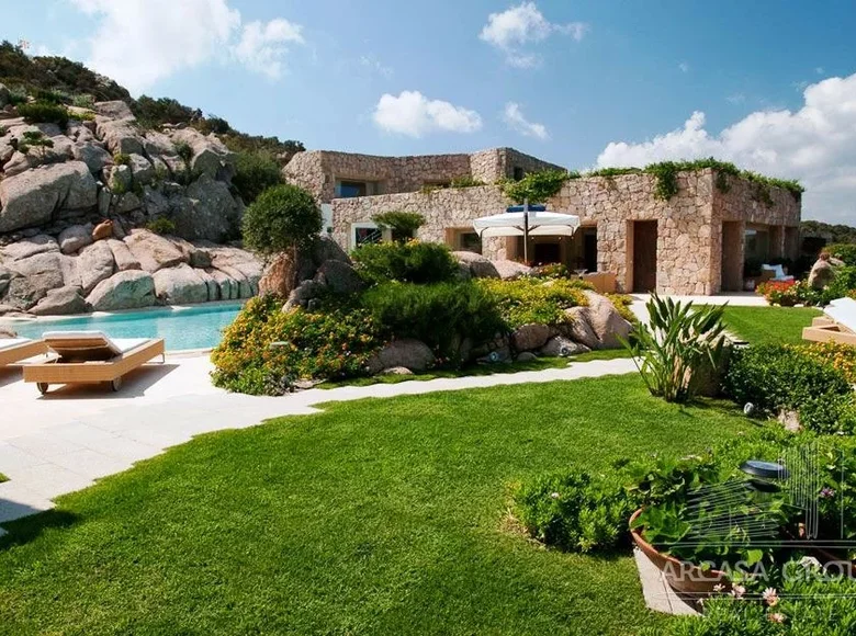 7-Schlafzimmer-Villa 1 300 m² Sassari, Italien