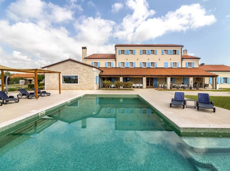 House 13 bedrooms 866 m² Opcina Medulin, Croatia