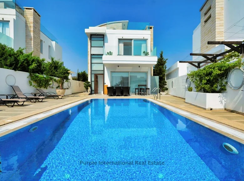 villa de 5 dormitorios 380 m² Paralimni, Chipre