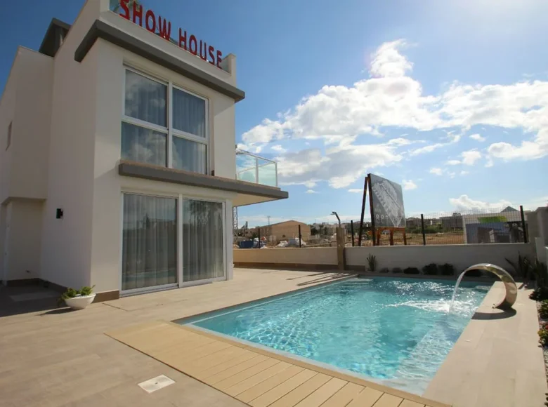 3 bedroom villa 134 m² Torrevieja, Spain