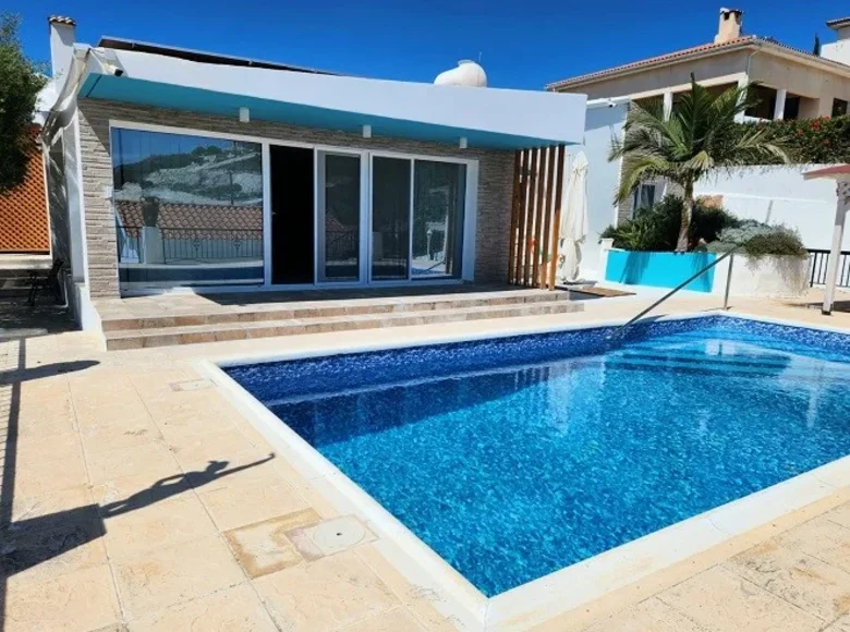 4 bedroom house 270 m² Kamares, Cyprus