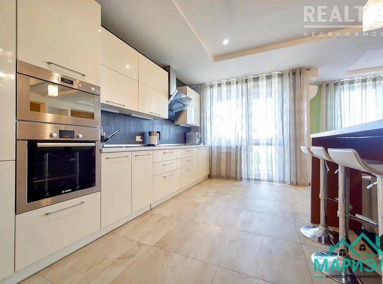 Mieszkanie 2 pokoi 83 m² Mińsk, Białoruś