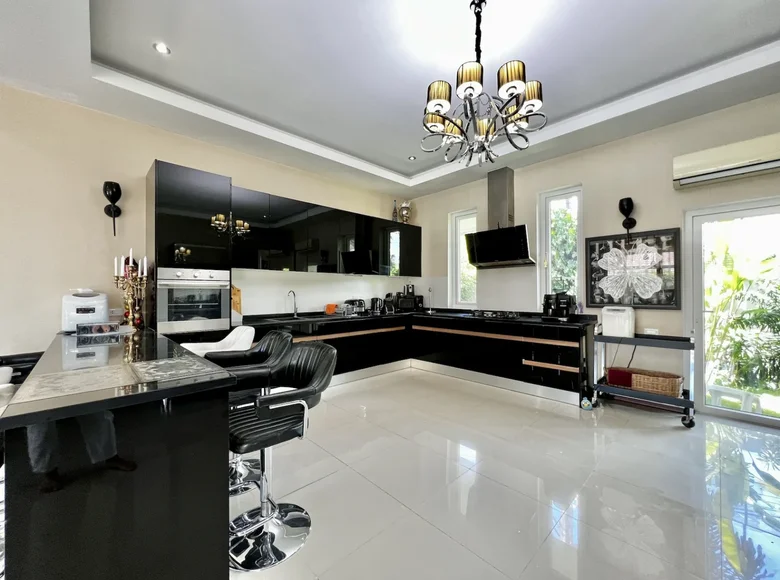villa de 3 chambres 450 m² Huai Yai, Thaïlande