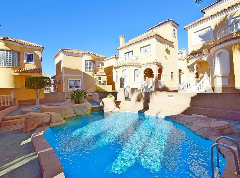 Villa de 2 dormitorios 90 m² Orihuela, Španjolska