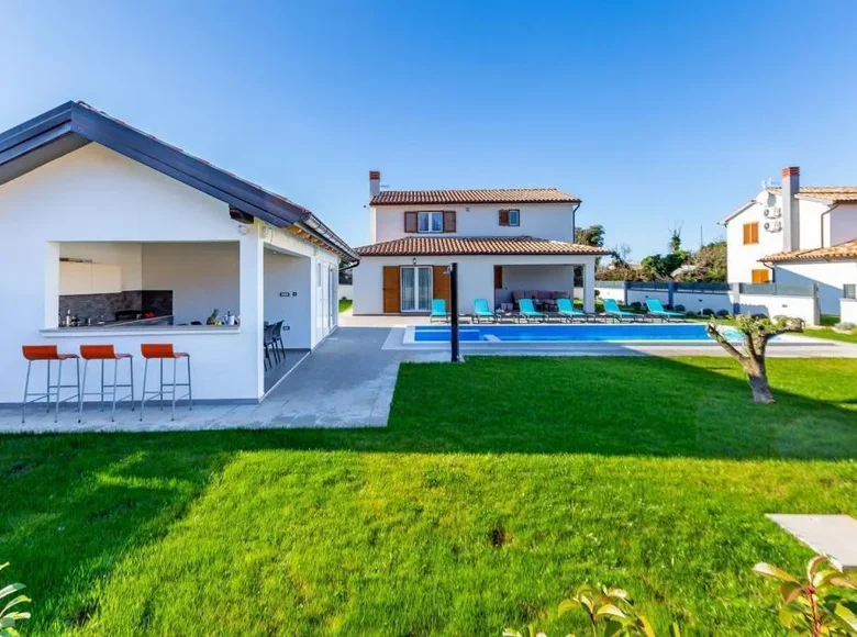 3 bedroom villa 230 m² Grad Pula, Croatia