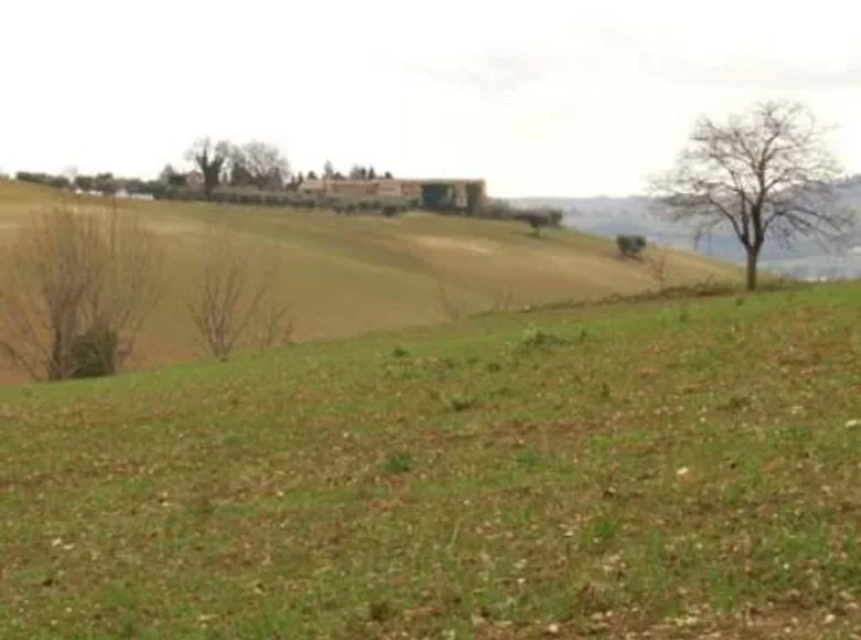 Commercial property 1 000 000 m² in Siena, Italy