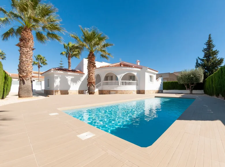 3 bedroom villa 131 m² Urbanizacion Dona Pepa, Spain