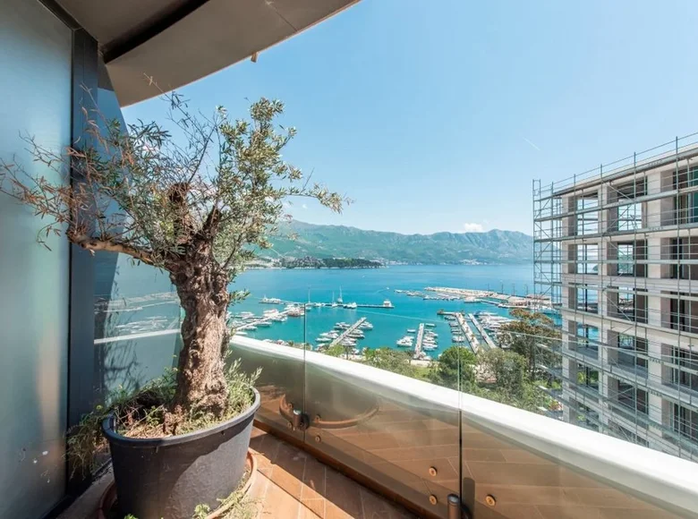 Mieszkanie 3 pokoi 137 m² Budva, Czarnogóra