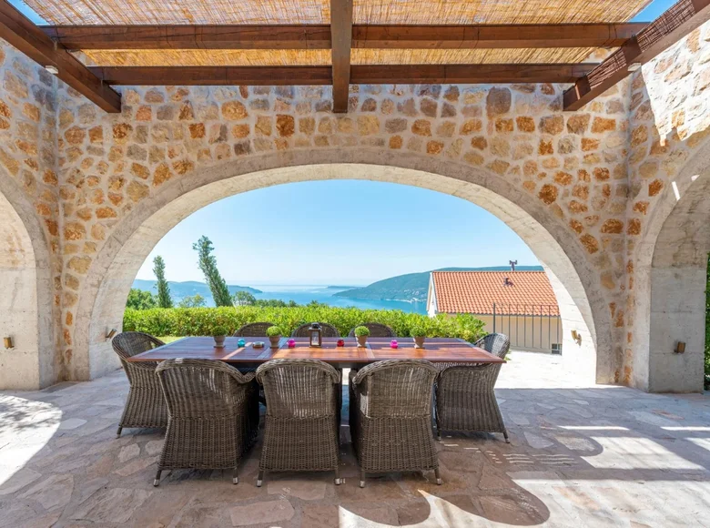 Mieszkanie 8 pokojów  Trebesin, Czarnogóra