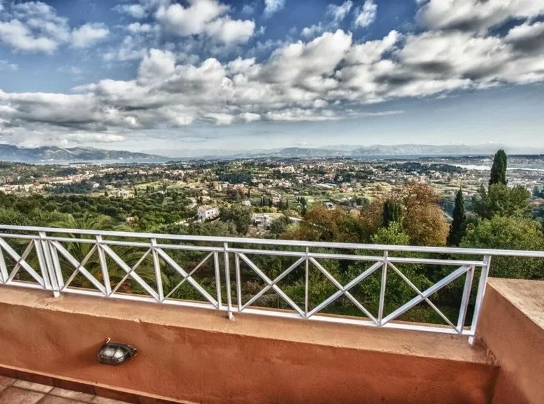 Villa de 6 habitaciones 325 m² Kompitsi, Grecia