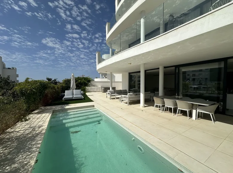 Квартира 3 спальни 121 м² Фуэнхирола, Испания