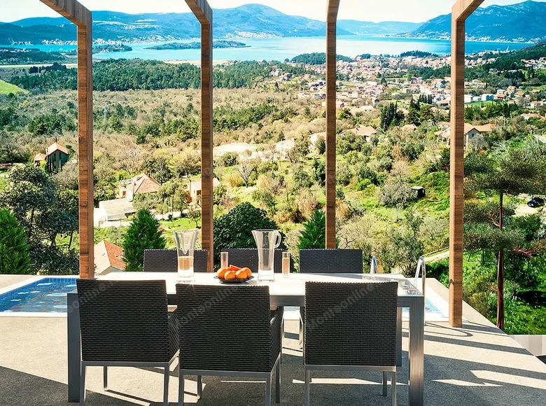 Villa de 4 dormitorios 150 m² Tivat, Montenegro