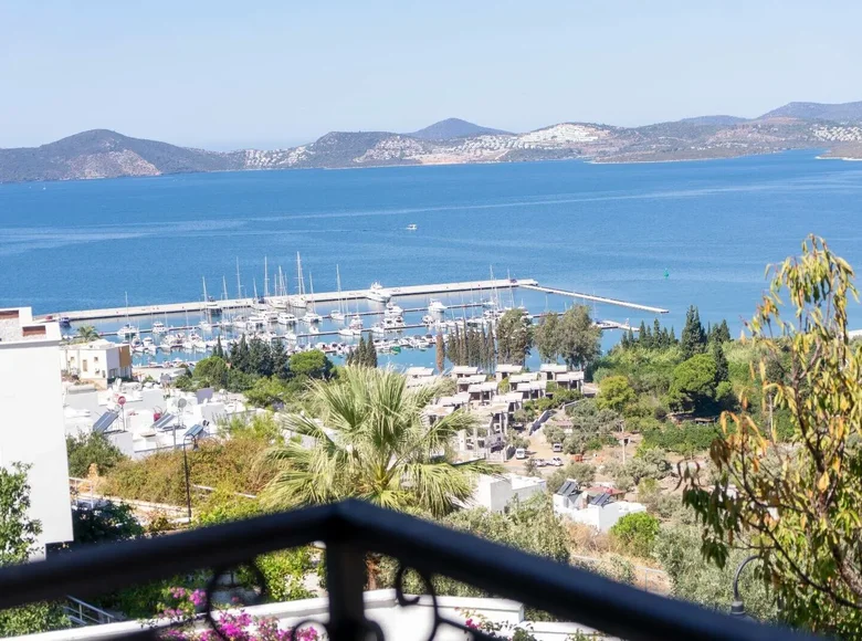 2 bedroom apartment 110 m² Gulluk, Turkey