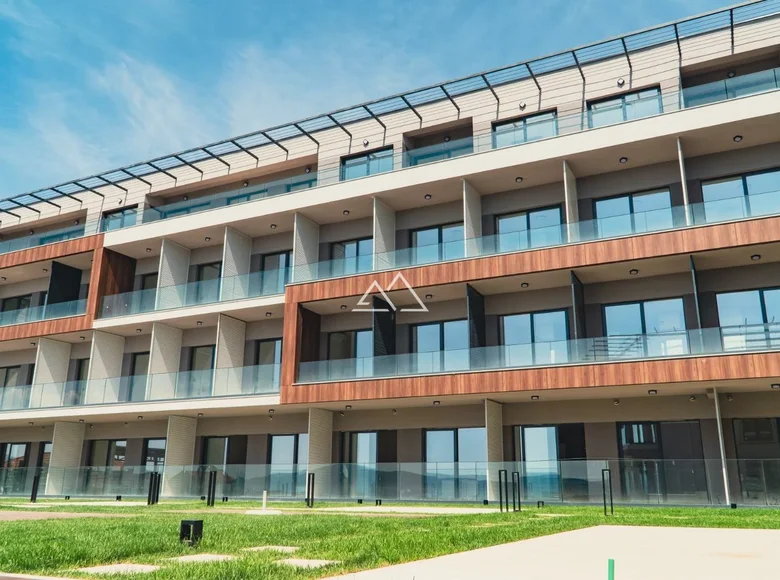 3 bedroom apartment 90 m² Skaljari, Montenegro