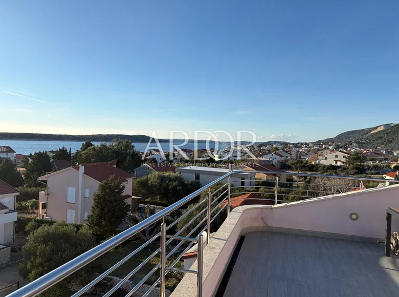 4 bedroom apartment 163 m² Barbat, Croatia