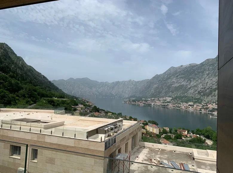 4 bedroom apartment 253 m² Kotor, Montenegro