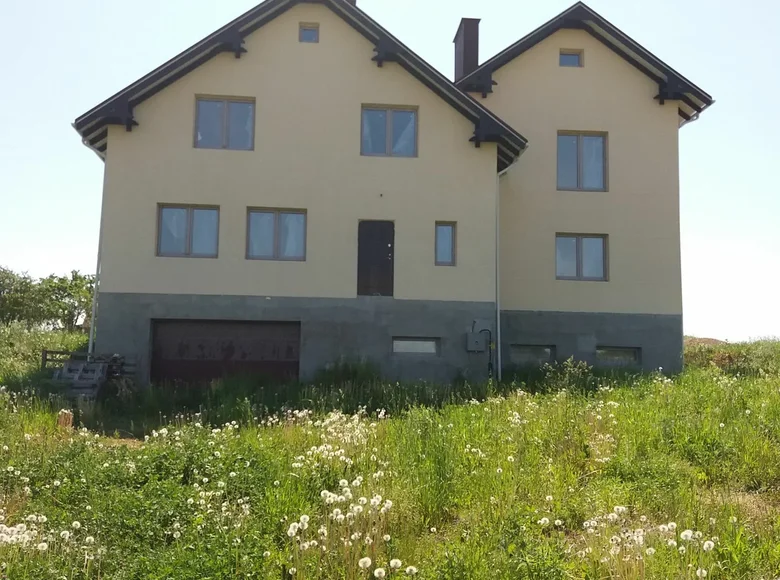 Propiedad comercial 569 m² en Ozyaritska Slabadski rural council, Belarús