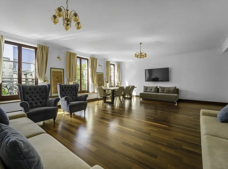 Mieszkanie 3 pokoi 140 m² w Warszawa, Polska