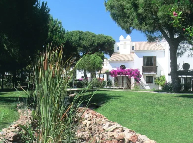 Szeregowiec 4 pokoi 225 m² Loule, Portugalia