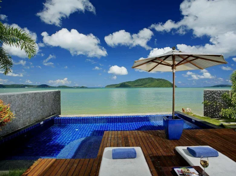 Villa mit 2 Schlafzimmern 340 m² Rawai, Thailand