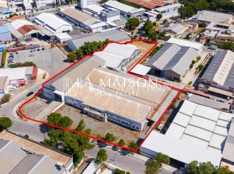 Warehouse 6 425 m² in Strovolos, Cyprus