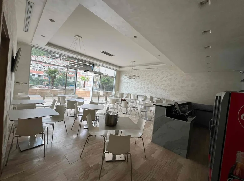 Restaurant, Café 1 Schlafzimmer 90 m² in Budva, Montenegro