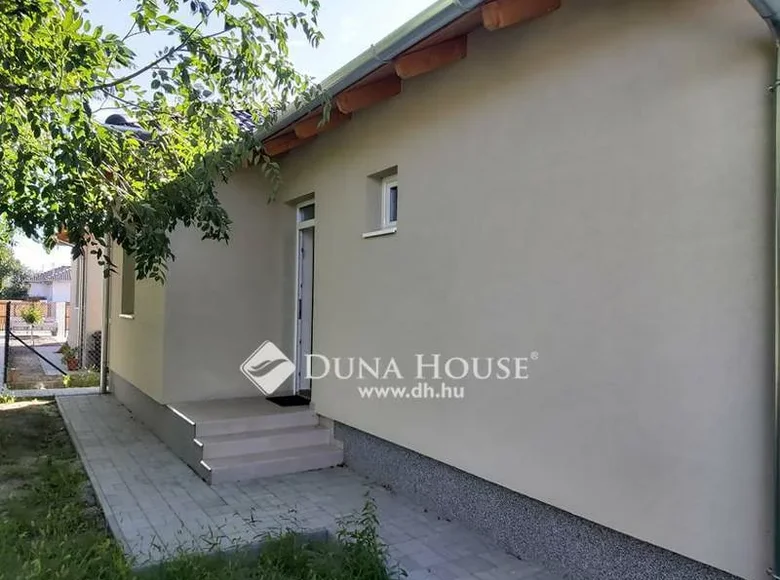 House 1 bathroom 91 m² in Central Hungary, All countries