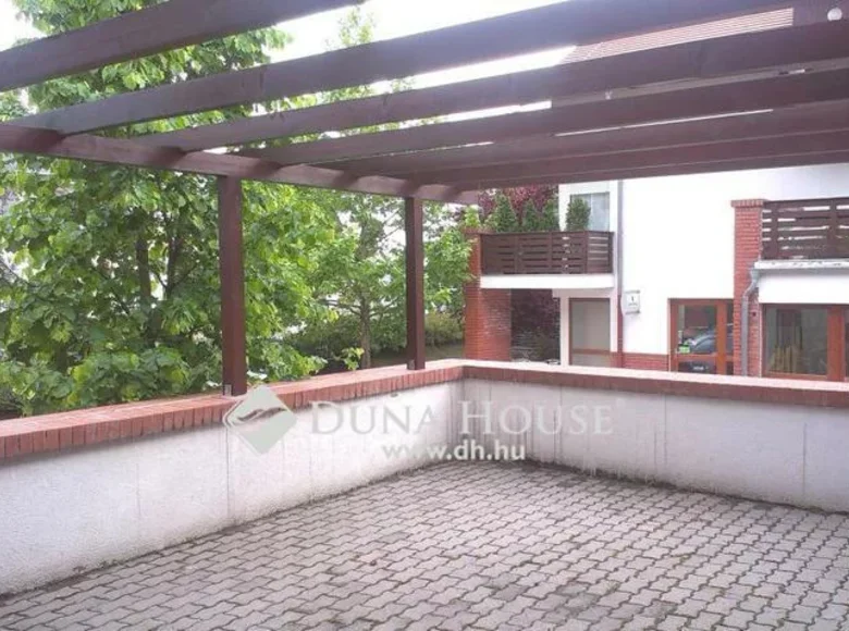 Propriété commerciale 126 m² à Budaors, Hongrie