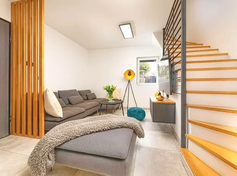 2 bedroom apartment 102 m² Radici, Croatia