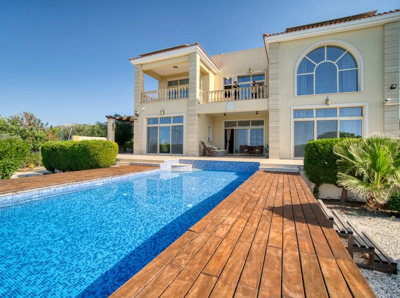 4 bedroom house 368 m² Kamares, Cyprus