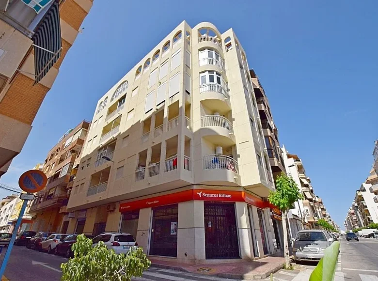 Mieszkanie 2 pokoi 63 m² Torrevieja, Hiszpania
