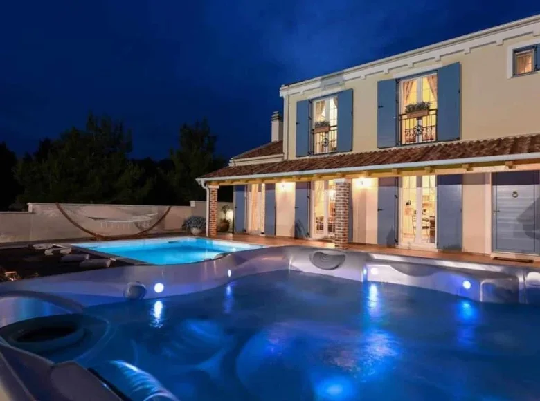 3 bedroom villa 180 m² Grad Zadar, Croatia