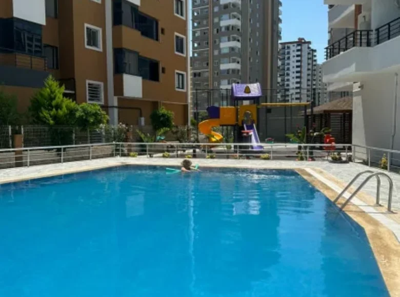 Mieszkanie 3 pokoi 90 m² Erdemli, Turcja