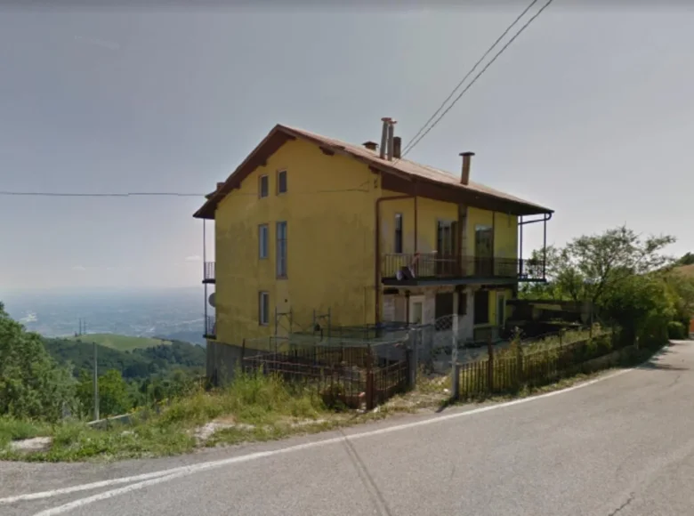 House 600 m² Bassano del Grappa, Italy