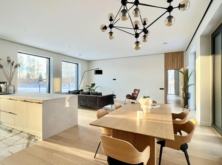 5 bedroom villa 250 m² Dzilnuciems, Latvia