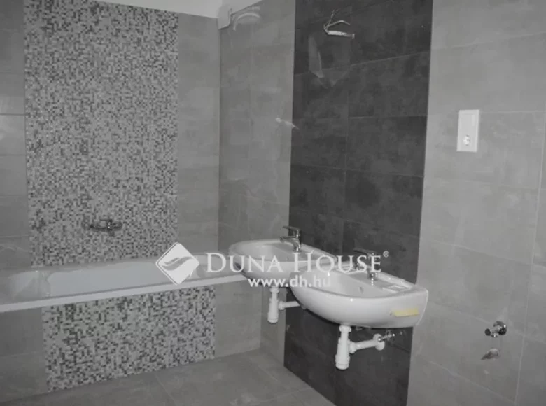 Apartment 2 bathrooms 86 m² in Great Plain and North, Hungary