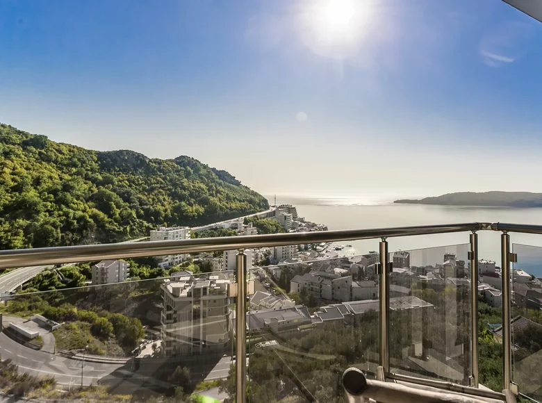 2 bedroom apartment 132 m² Rafailovici, Montenegro