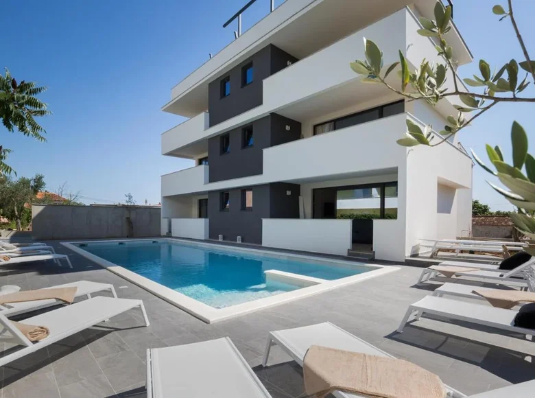 Dom 18 pokojów 920 m² Grad Zadar, Chorwacja