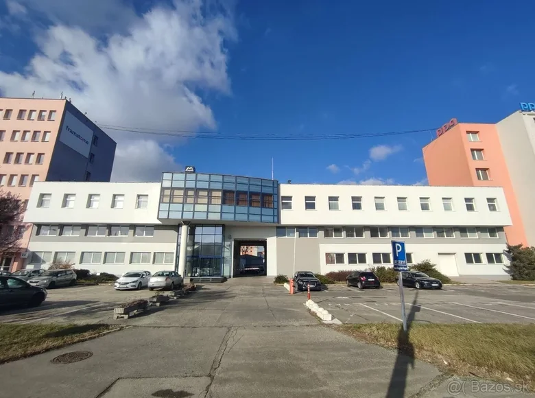 Warehouse 1 000 m² in Nove Mesto, Slovakia
