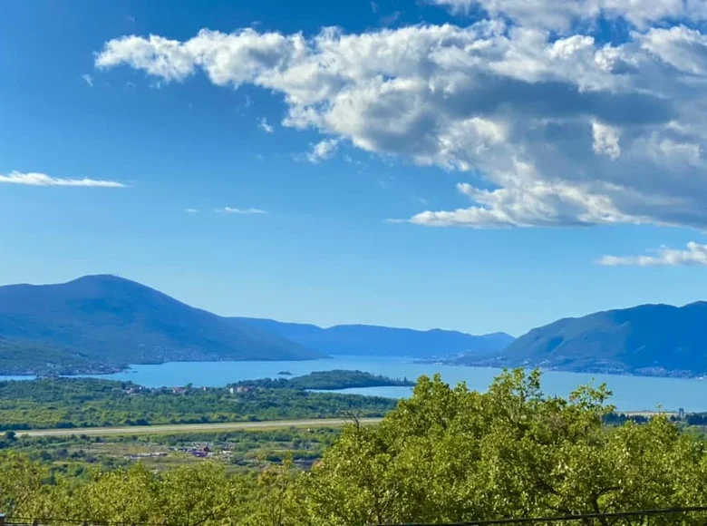 Parcelas  Kavac, Montenegro