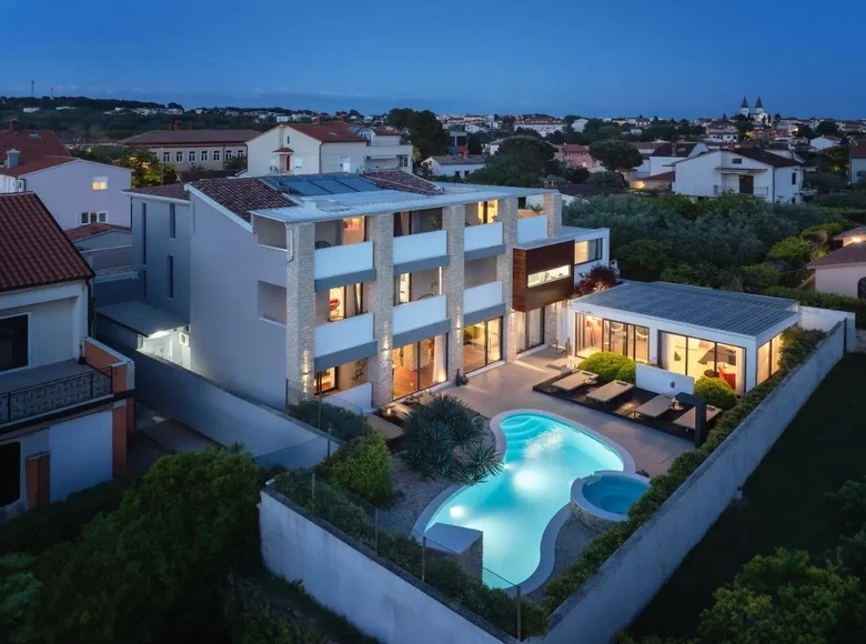 9 bedroom house 700 m² Opcina Medulin, Croatia