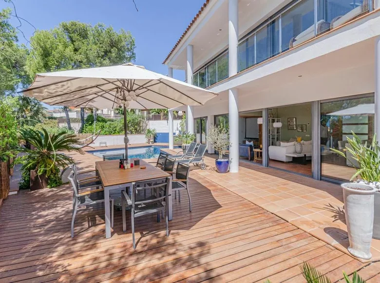 Villa de 4 dormitorios 305 m² Sitges, Španjolska